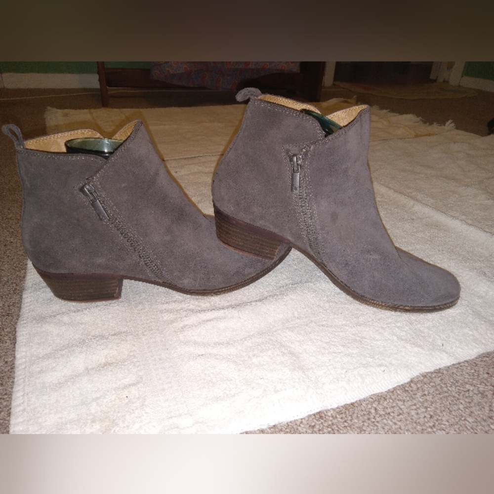Lucky Brand Boots Suede Leather, Grey in color. Size 9.